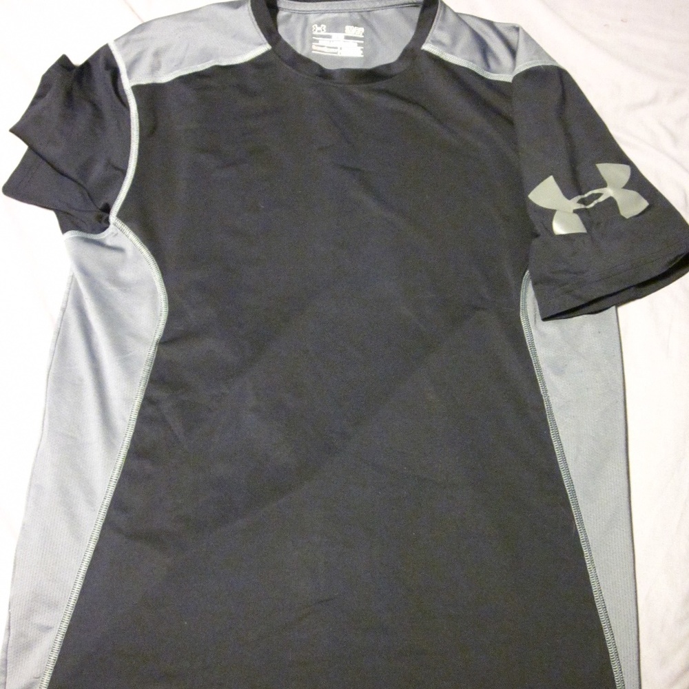 💥BUY 1 GET 1 FREE💥Black and gray UA shirt💥